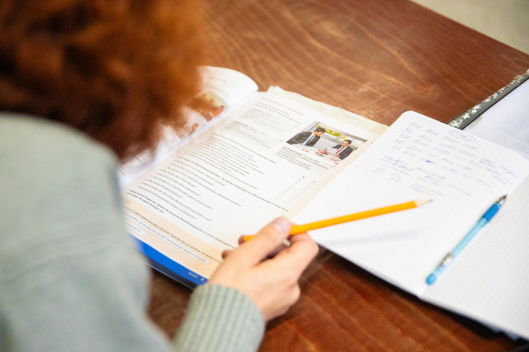 Kritik an massiven Einschränkungen beim Zugang zu Integrationssprachkursen